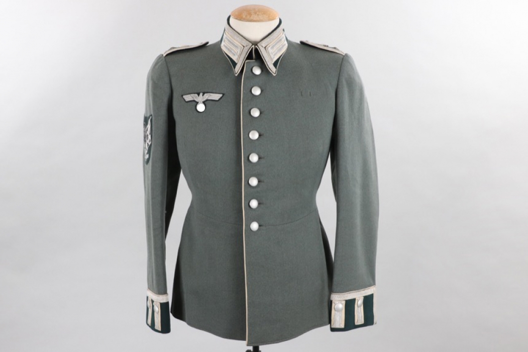 Heer Inf.Rgt.40 flag bearer's parade tunic - Feldwebel