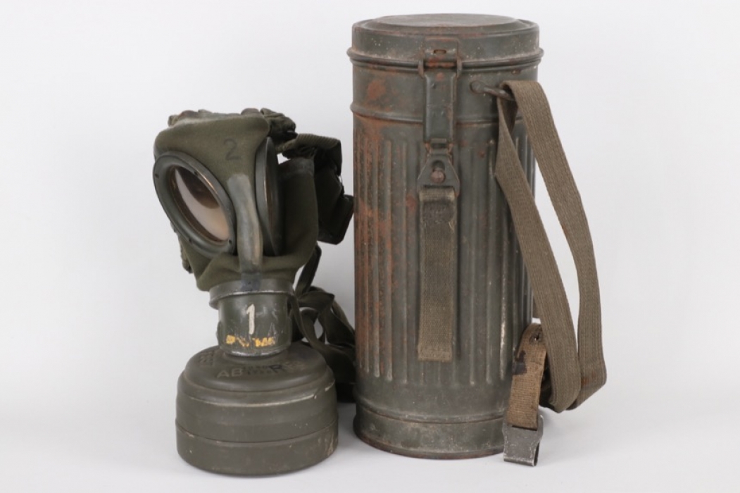 Wehrmacht gas mask with can to Oskar Zeittinger - Fallschirmjäger or Flak