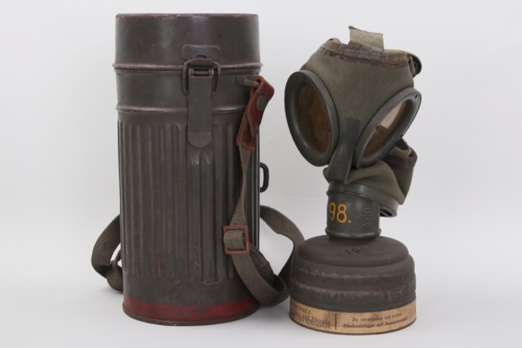 Wehrmacht gas mask M30/M38 in can with red line