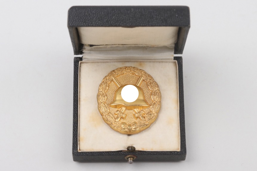 Hptm. L. - Wound Badge in Gold (variant) in case