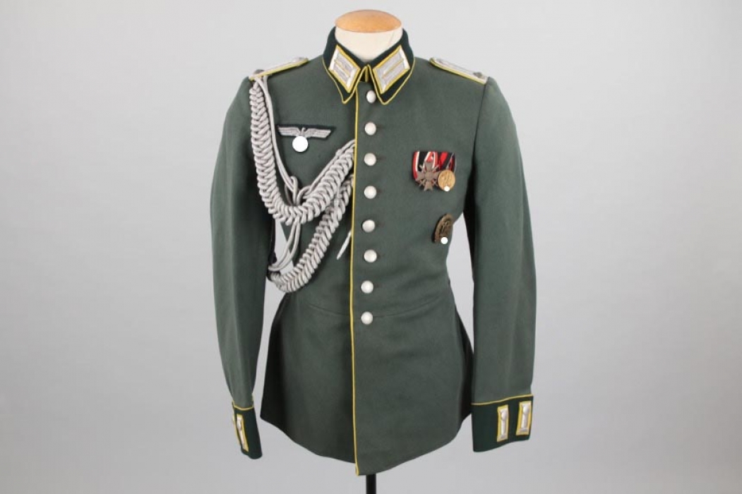 Heer Signals parade tunic with medals - Oberleutnat