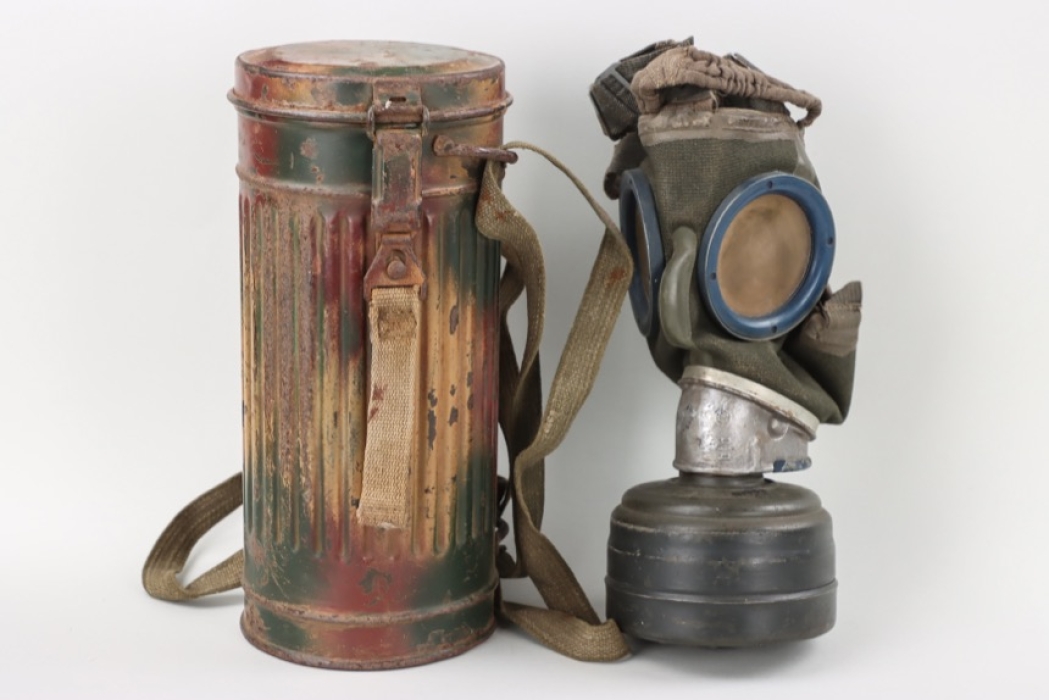 1944 Wehrmacht gas mask with camo can