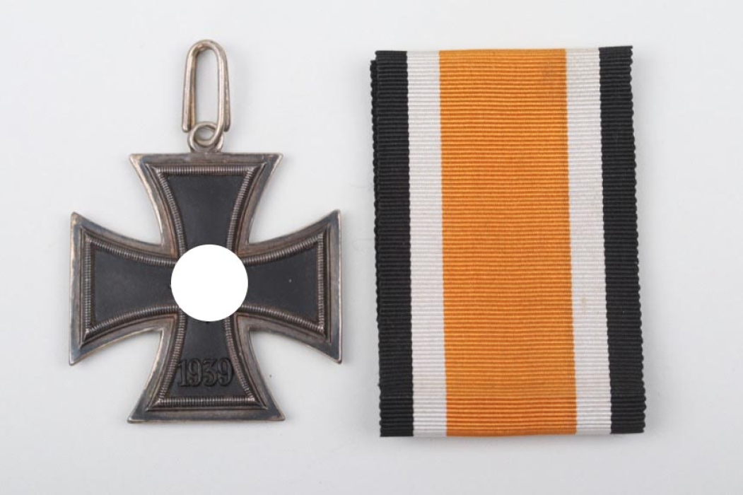 Knight's Cross of the 1939 Iron Cross with neck ribbon - L/12