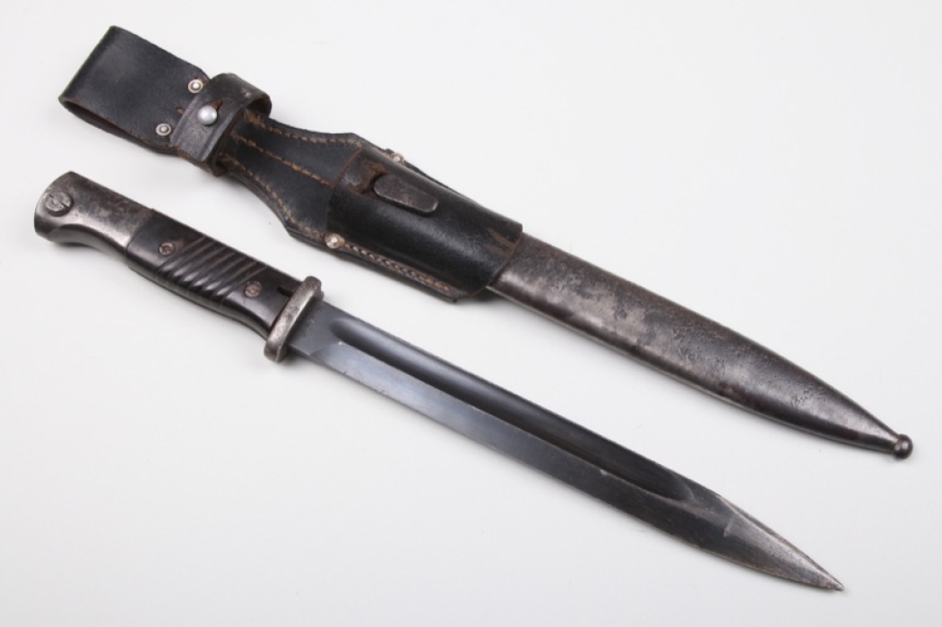 Wehrmacht bayonet 84/98 with leather frog - number matching