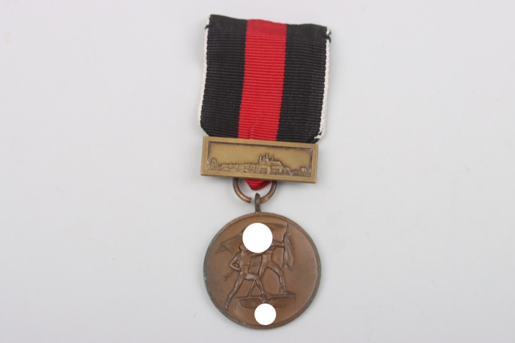 Sudetenland Anschluss medal 1. October 1938 with "Prager Burg"