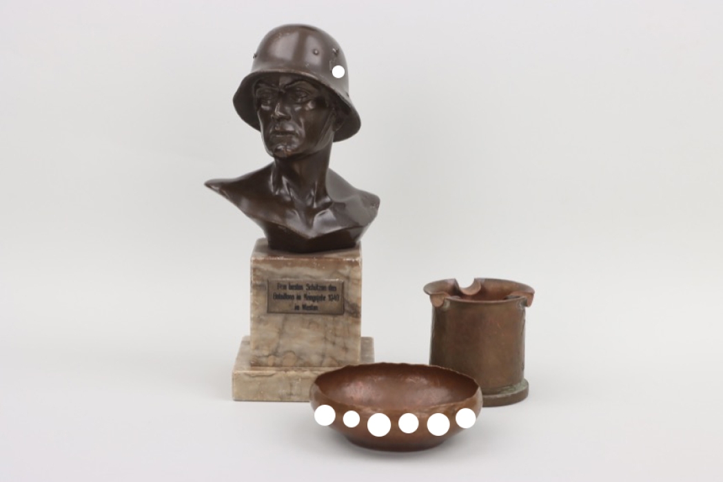 1x soldier's bust, 2x Table decoration