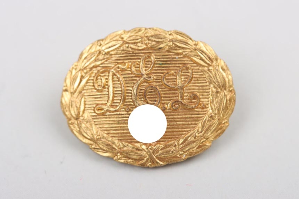 Unknown medal, gold plated, oval, bordered by laurels, "DEL" and swastika