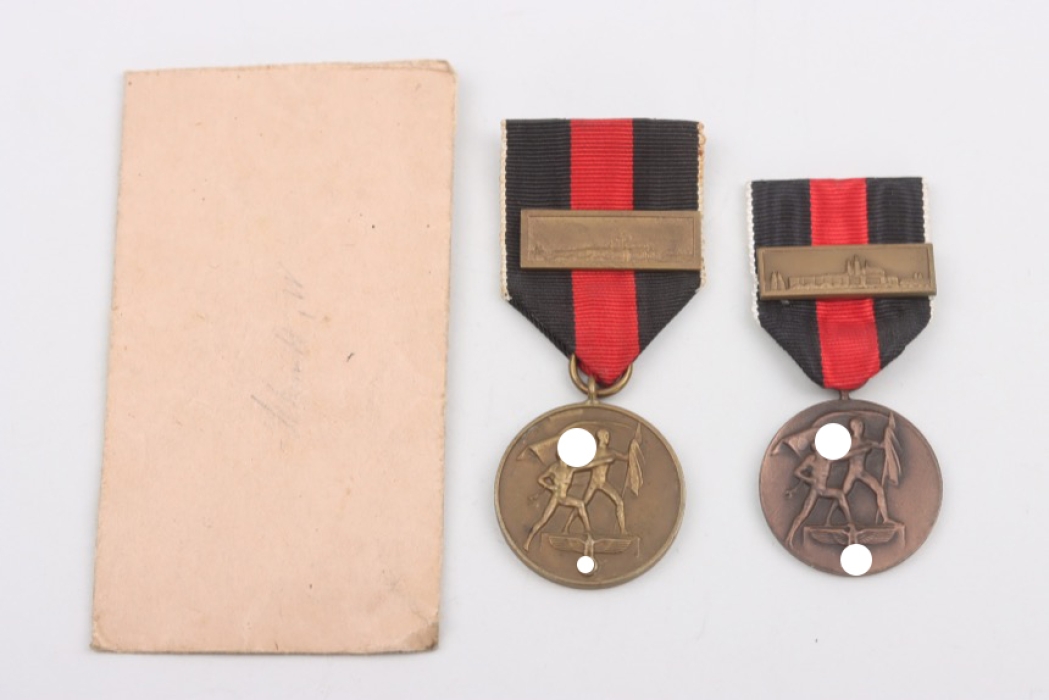 Two Sudetenland Anschluss medals 1. October 1938 with "Prager Burg"