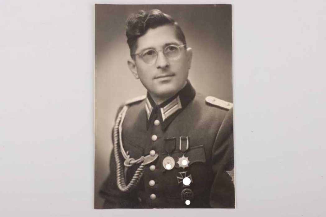 Portrait photo of an Oberleutnant der Schutzpolizei - Ostvolk Decoration