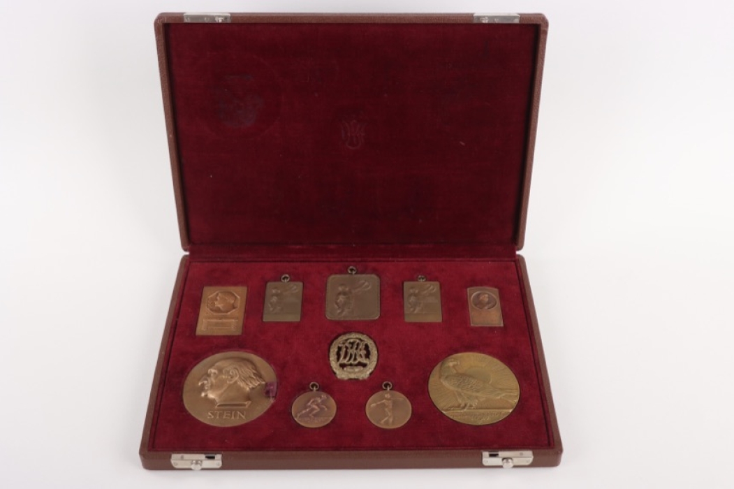 Medal grouping of an athlete in presentation case