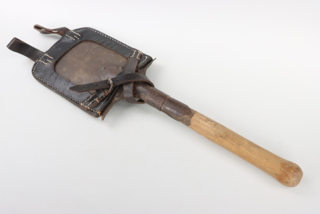 Wehrmacht spade with cover - kkd 1943