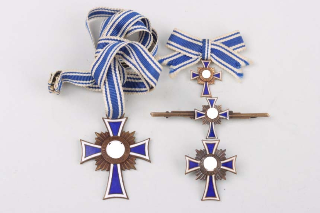 Cross of Honour of the German Mother in Bronze + 3 Miniatures