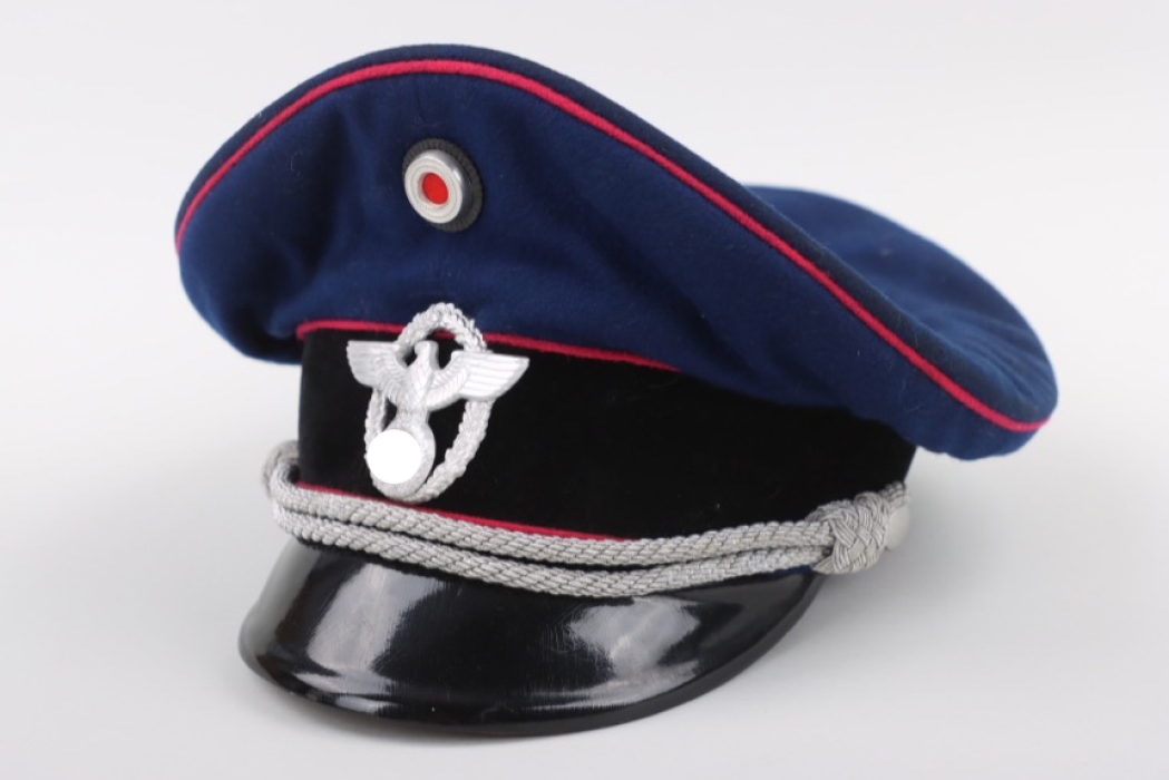 Fire brigade leader's visor cap