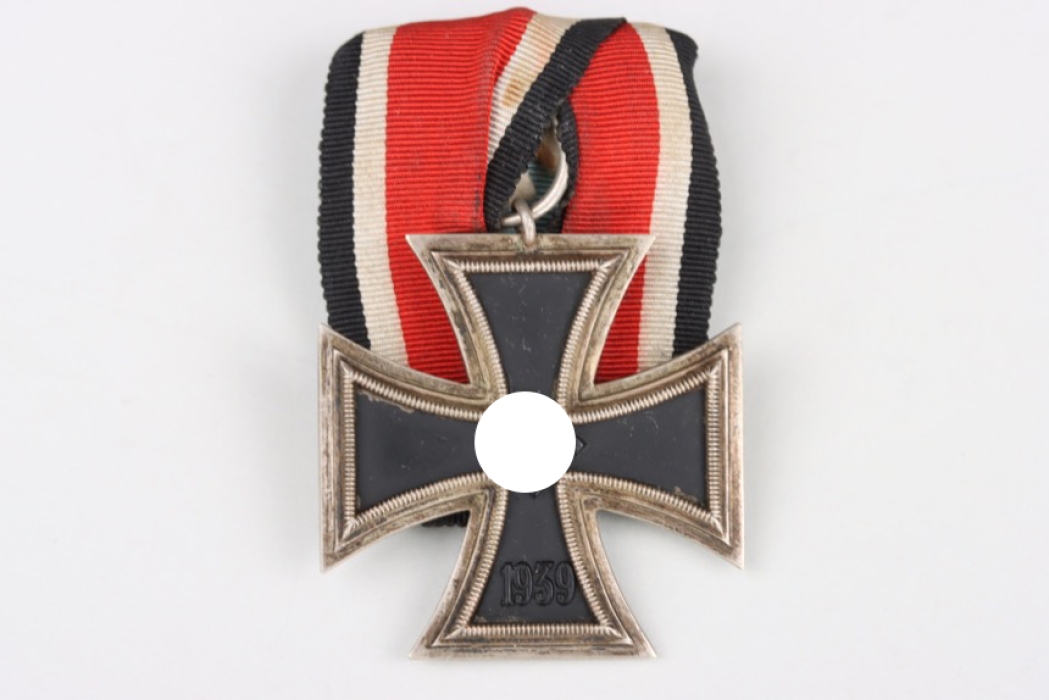 1939 Iron Cross 2nd Class on medal bar - 98