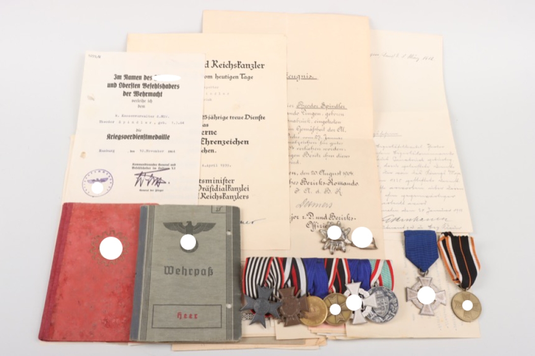 WWI medal and document grouping + Wehrmacht Wehrpass