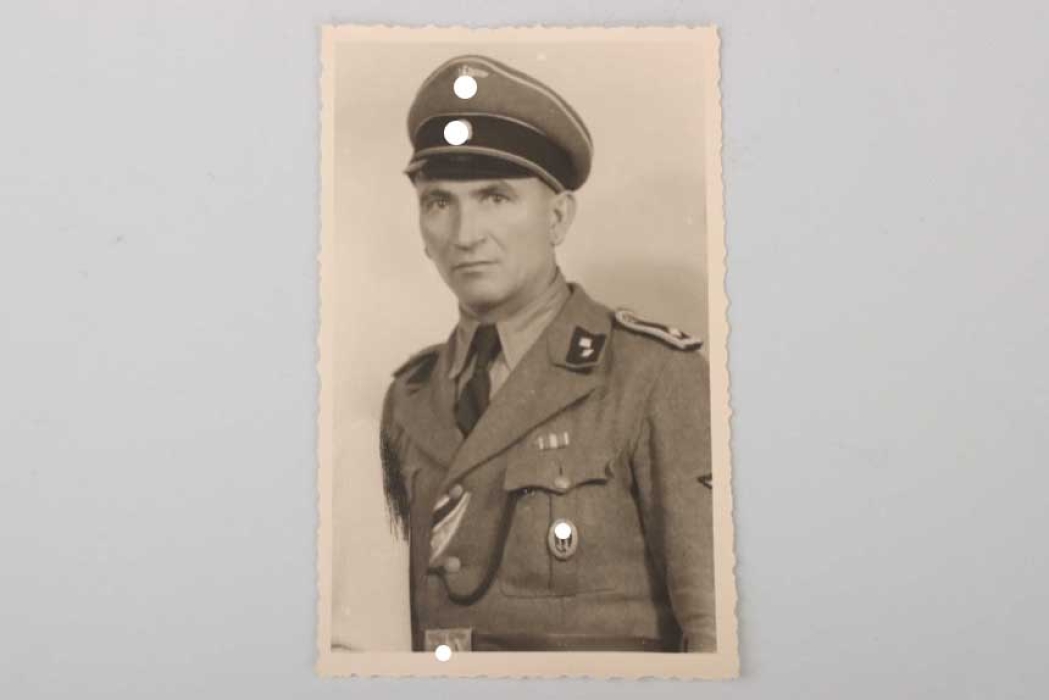 SS portrait photo - Commemorative Badge of the Einsatzstaffel of the DM recipient