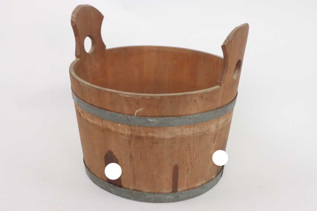 Wooden tub with inlays