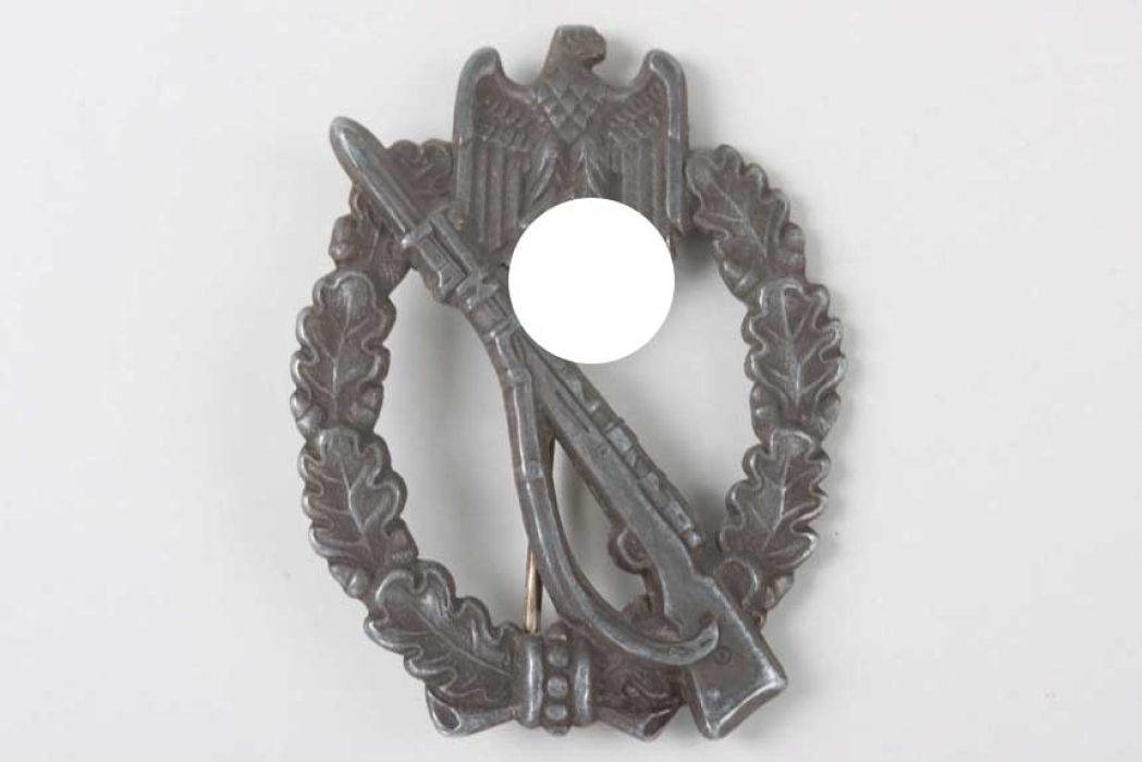 Infantry Assault Badge in Silver "AH"