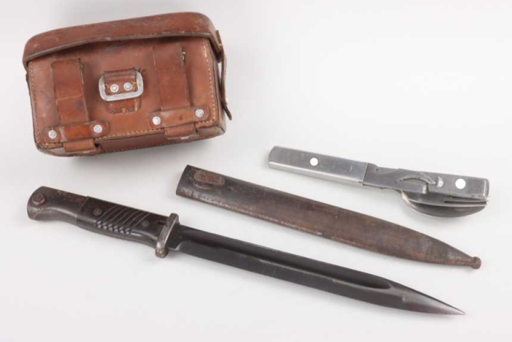 Wehrmacht medical pouch, field cutlery and bayonet 84/98