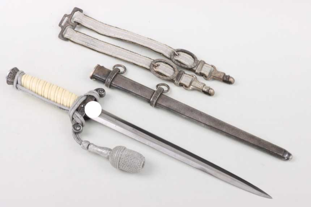 M35 Heer officer's dagger with hangers and portepee -  Alcoso