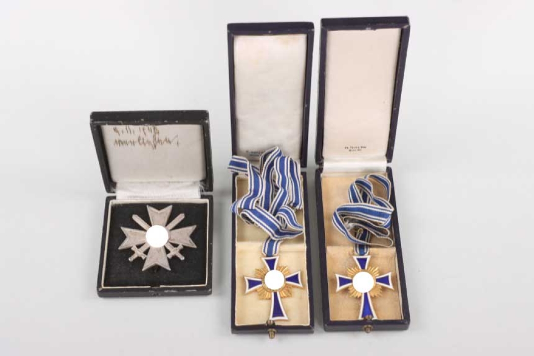 Lot of 3 cased Medals, 2x Mother Cross in Gold, War Merit Cross 1.Class with Swords