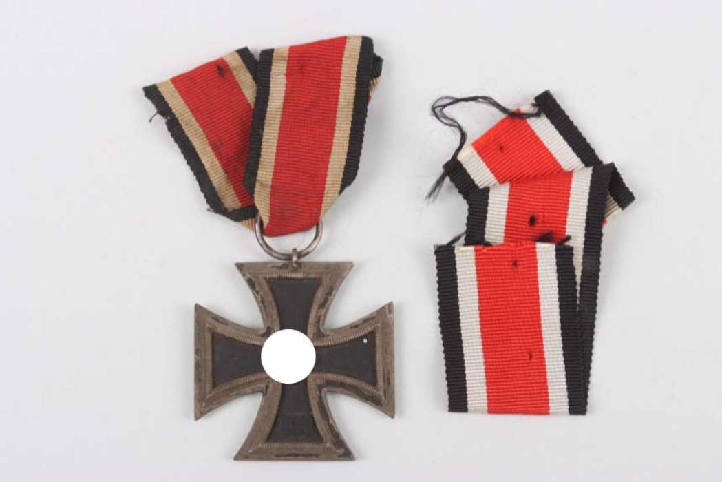 1939 Iron Cross 2nd Class maker marked '25' Arbeitsgemeinschaft Hanau