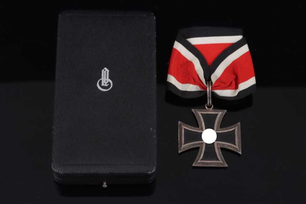 Knight's Cross of the Iron Cross, C.F. Zimmermann L/52 with LDO box