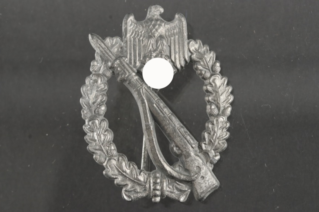 Infantry Assault Badge in Silver - BSW (crimped)