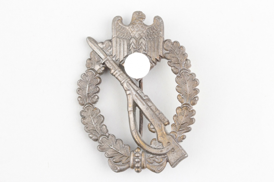 Infantry Assault Badge in silver (crimped)