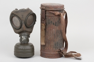 Named Wehrmacht gas mask (Obgefr. Endler) + can & straps - kgb41