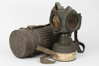 Wehrmacht named gas mask in AUER can